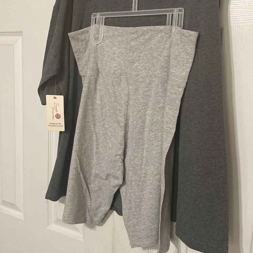 Secret Treasures Women’s T-Shirt and Bike Shorts pajama set; XL; Small - Picture 2 of 3